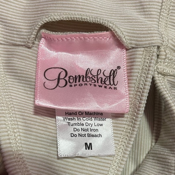 Bombshell Sportswear Sports Bra Women’s Size Medium Beige Ivory Ribbed - Picture 10 of 11